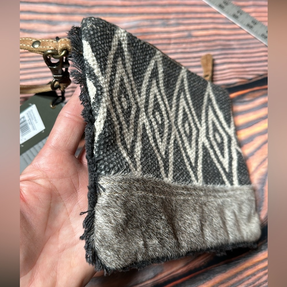 Myra Second Impression Pouch HIDE-SEGMENTED SMALL BAG - Picture 4 of 11
